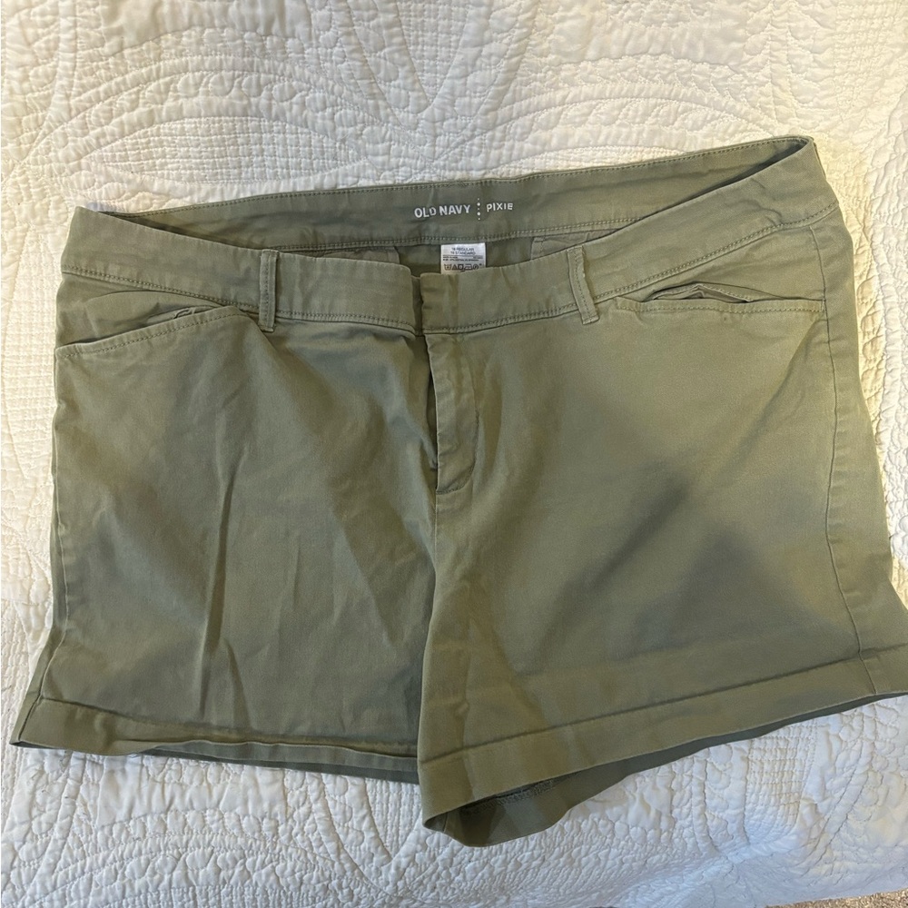 Women’s pixie short
